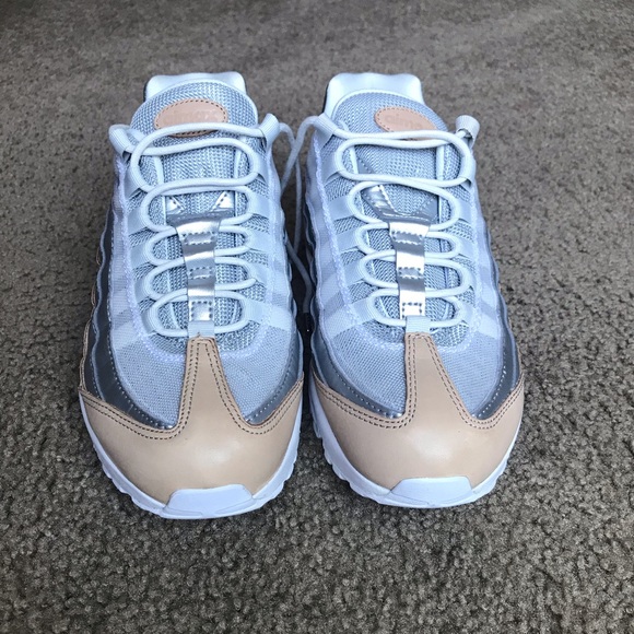 Nike Women’s Air Max 95 Se Trainers Shoes Sz 7.5 - Picture 4 of 8